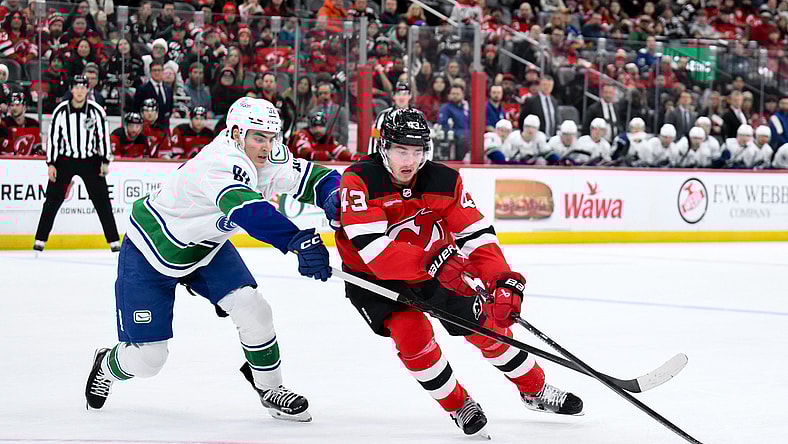 NHL: Vancouver Canucks at New Jersey Devils