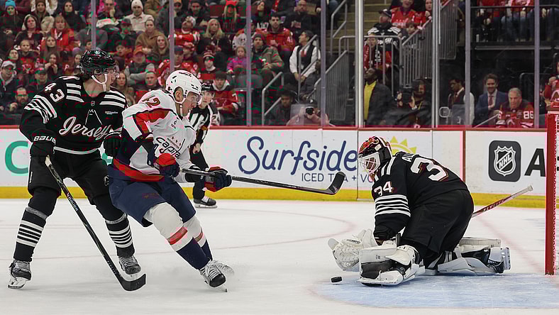 NHL: Washington Capitals at New Jersey Devils