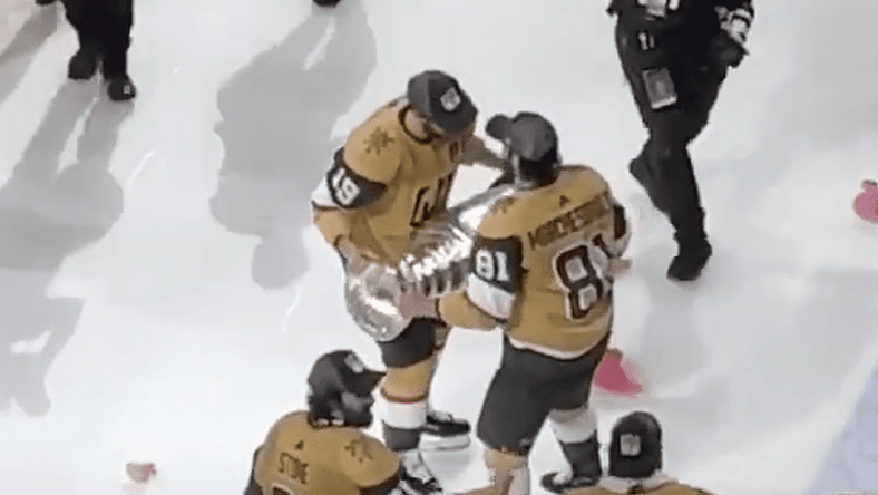 Vegas Golden Knights, Reilly Smith passes Stanley Cup to Jonathan Marchessault