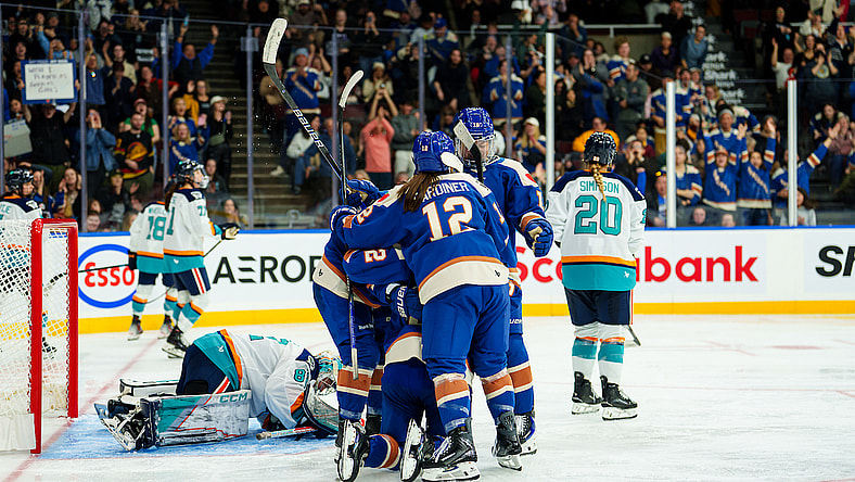 Jennifer Gardiner and the Vancouver Goldeneyes celebrate after scoring against the New York Sirens.