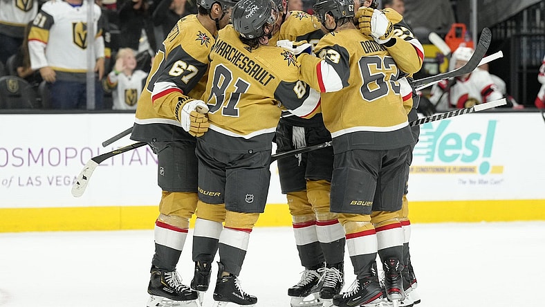 Vegas Golden Knights team photo goal celebration (Photo- Vegas Golden Knights via Twitter)