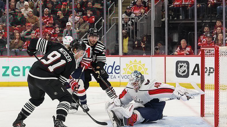 NHL: Washington Capitals at New Jersey Devils