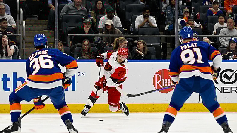 NHL: Carolina Hurricanes at New York Islanders