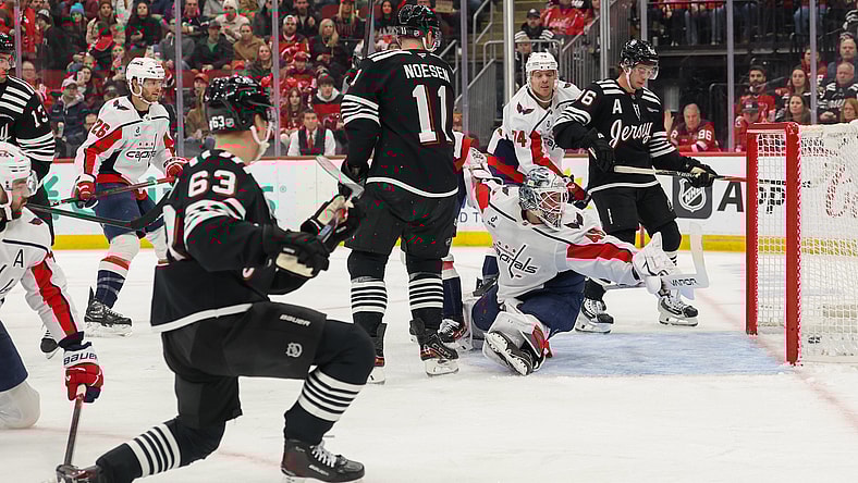 NHL: Washington Capitals at New Jersey Devils