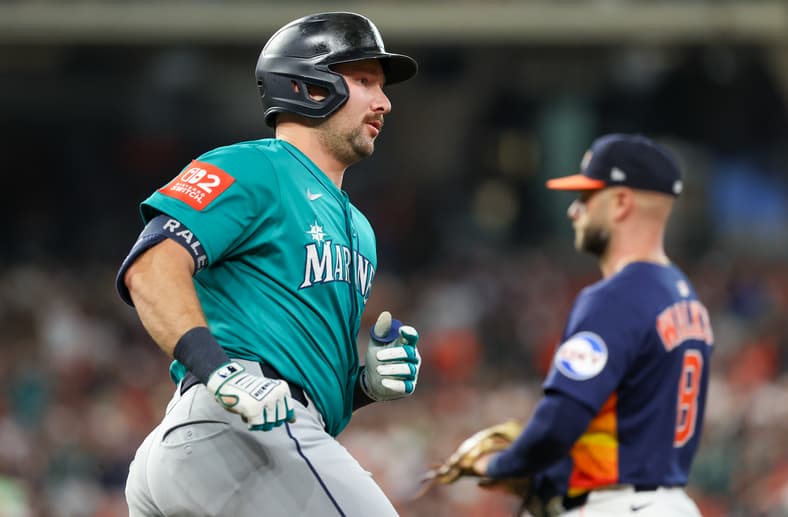 Seattle Mariners catcher Cal Raleigh