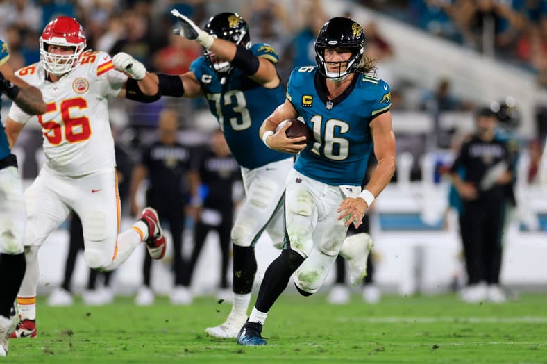 Jacksonville Jaguars quarterback Trevor Lawrence (16) rushes for yards during the second quarter of an NFL football matchup at