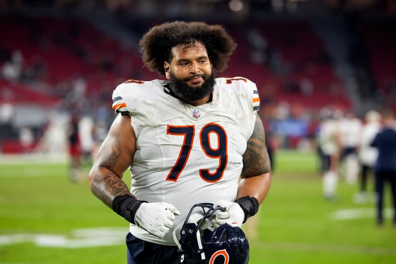 Chicago Bears guard Matt Pryor