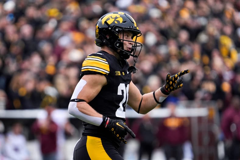 Oregon Ducks vs Iowa Hawkeyes