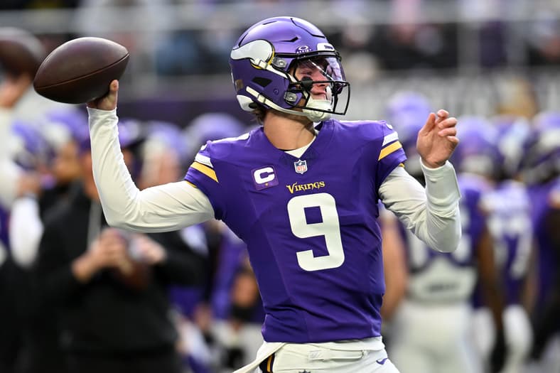NFL: Washington Commanders at Minnesota Vikings