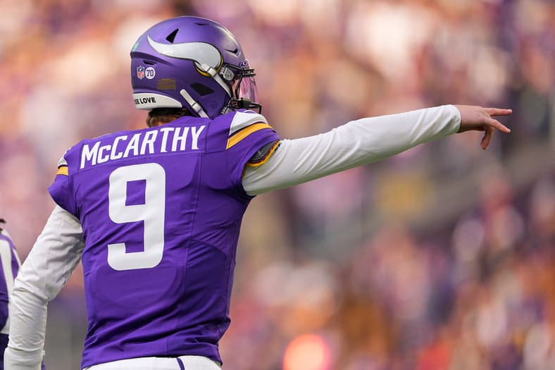 NFL: Washington Commanders at Minnesota Vikings