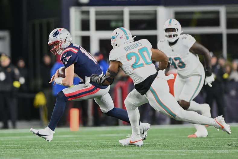 NFL: Miami Dolphins at New England Patriots