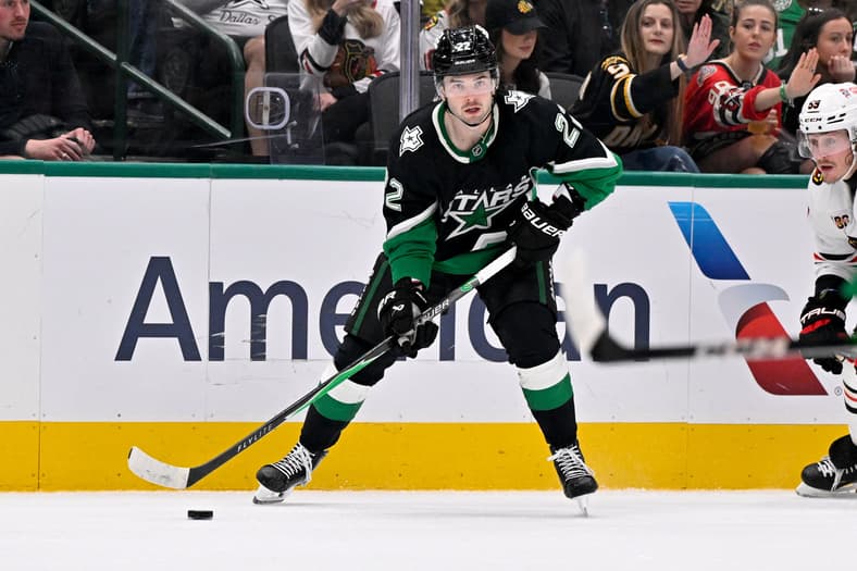 NHL: Chicago Blackhawks at Dallas Stars