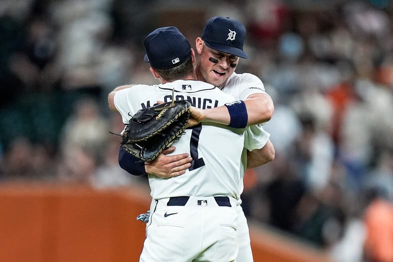Detroit Tigers first baseman Spencer Torkelson (20) hugs shortstop Kevin McGonigle (7) to celebrate 4-0 win over Los Angeles
