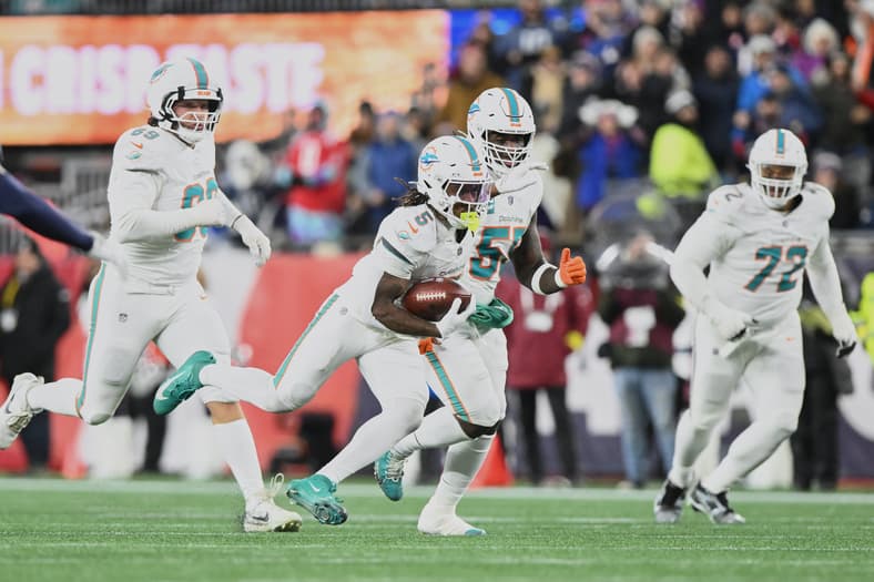 NFL: Miami Dolphins at New England Patriots