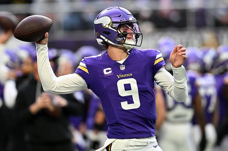 NFL: Washington Commanders at Minnesota Vikings