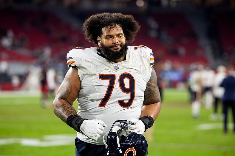 Chicago Bears guard Matt Pryor