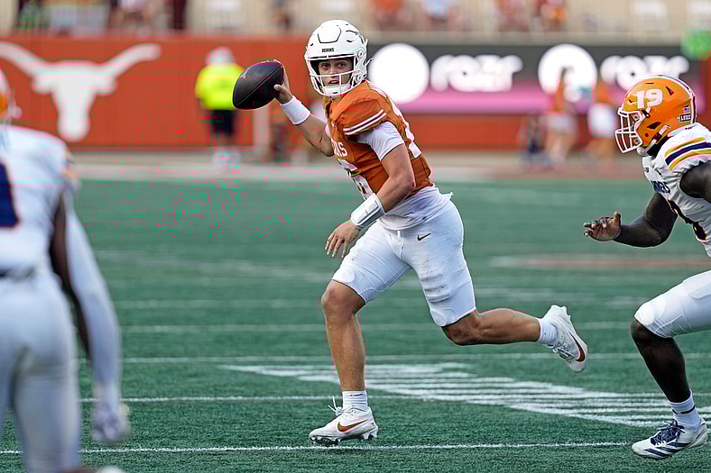 Texas Longhorns quarterback Arch Manning