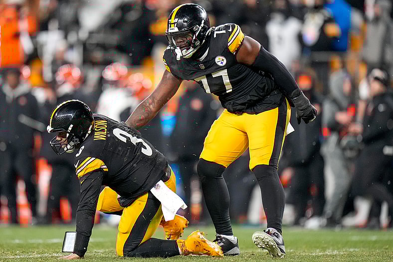 NFL: Cincinnati Bengals at Pittsburgh Steelers