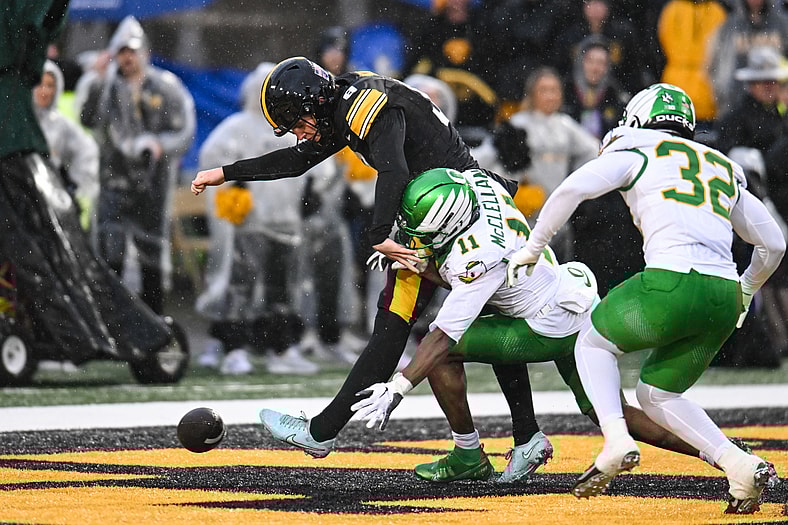 Oregon Ducks vs Iowa Hawkeyes