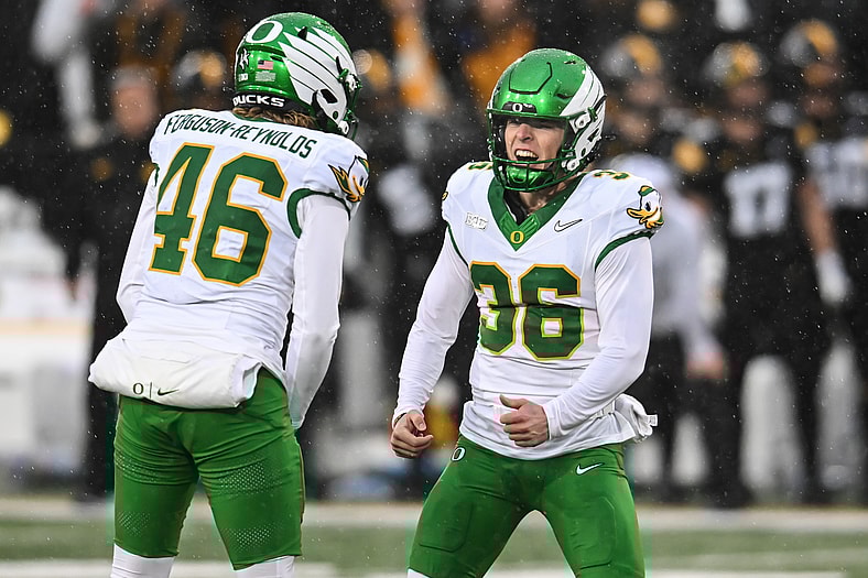Oregon Ducks vs Iowa Hawkeyes