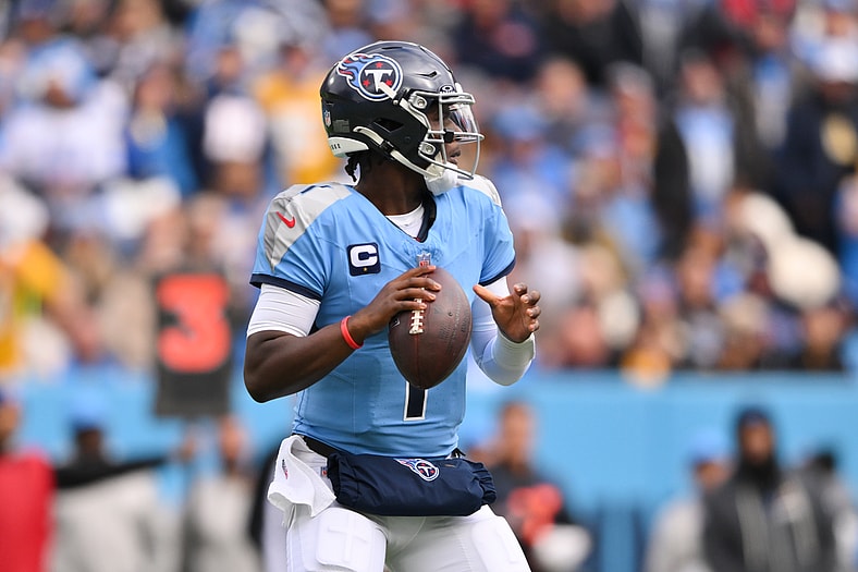 NFL: Los Angeles Chargers at Tennessee Titans