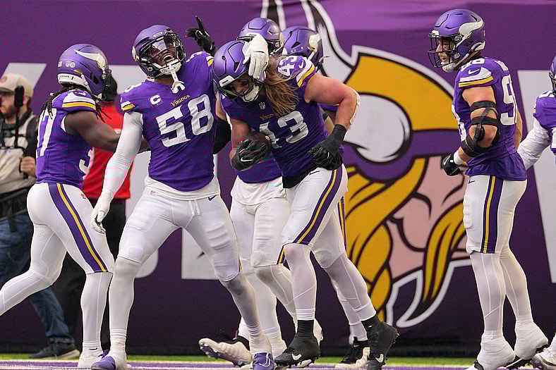 NFL: Washington Commanders at Minnesota Vikings