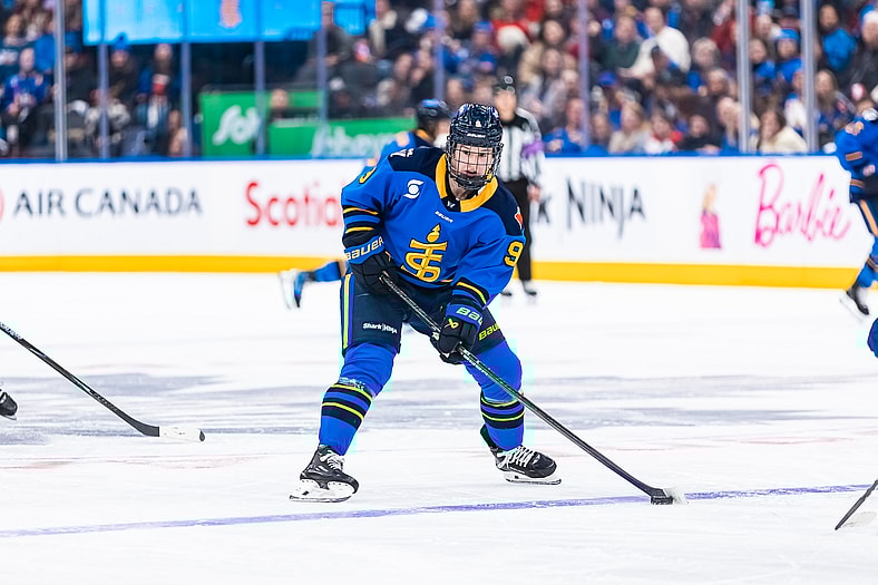 Toronto Sceptres forward Daryl Watts carries the puck against the Vancouver Goldeneyes.