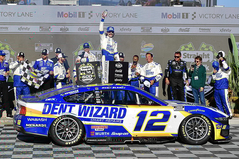 NASCAR: Straight Talk Wireless 500