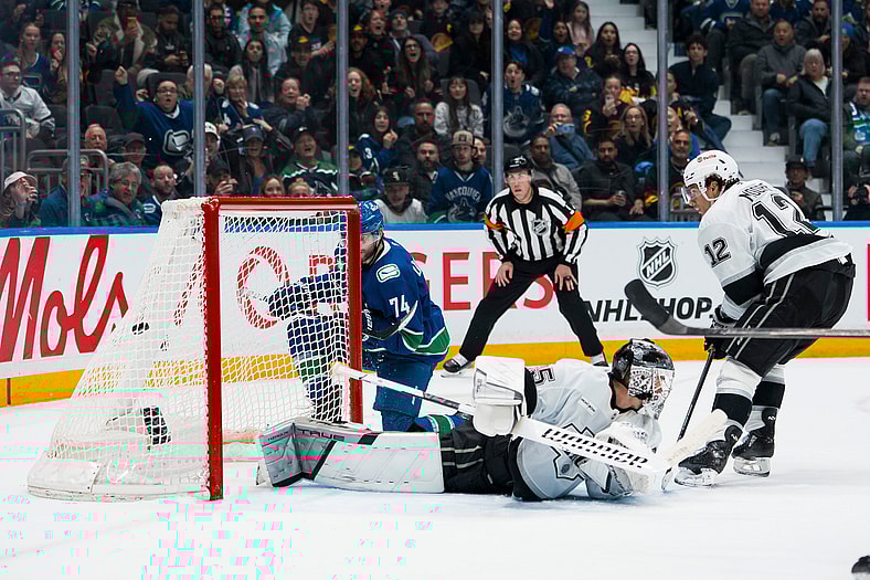 NHL: Los Angeles Kings at Vancouver Canucks