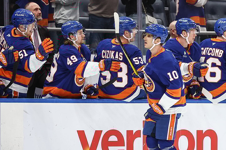 NHL: Toronto Maple Leafs at New York Islanders