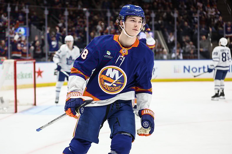 NHL: Toronto Maple Leafs at New York Islanders