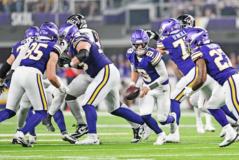 NFL: Atlanta Falcons at Minnesota Vikings