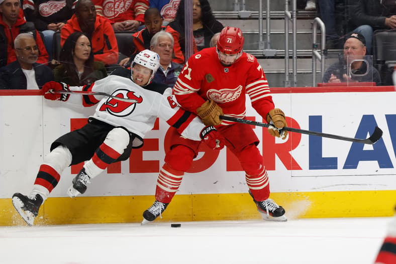 NHL: New Jersey Devils at Detroit Red Wings
