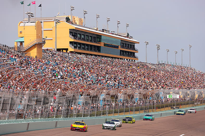 NASCAR: Straight Talk Wireless 400