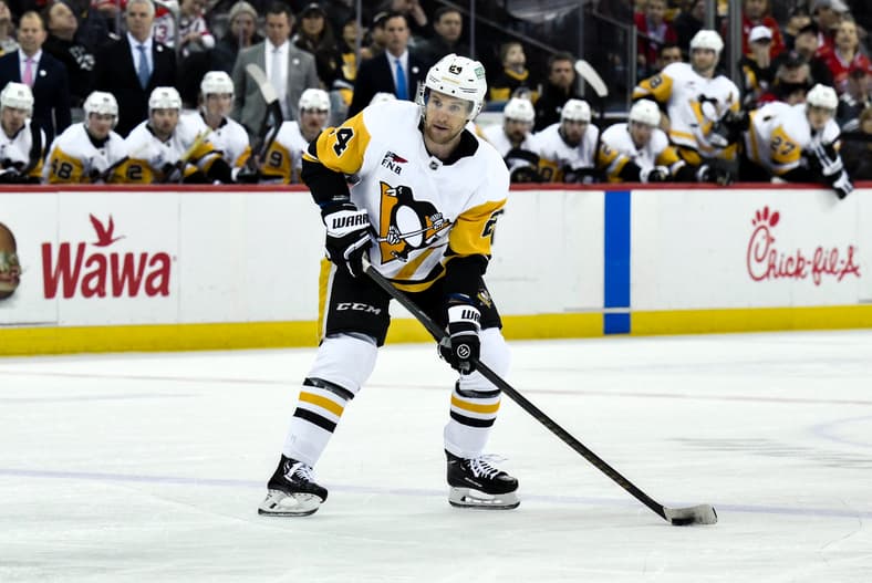 NHL: Pittsburgh Penguins at New Jersey Devils