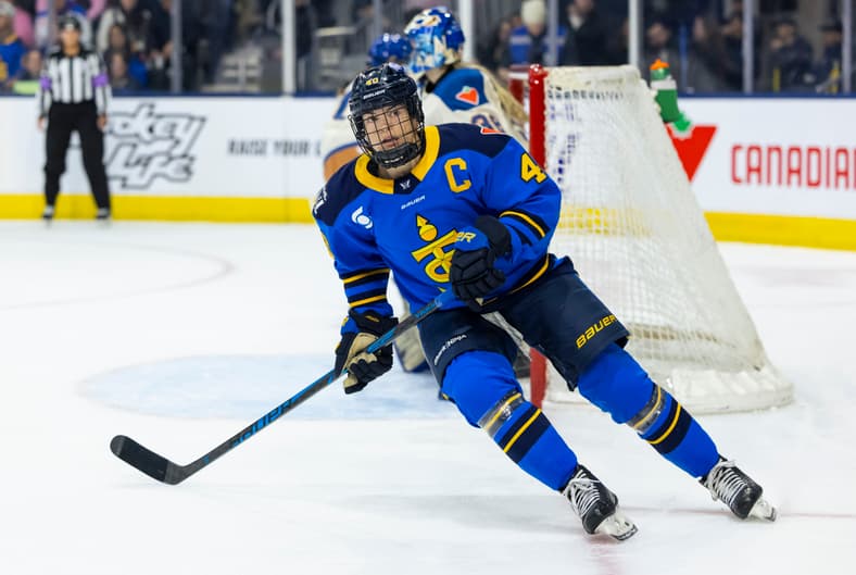 Toronto Sceptres captain Blayre Turnbull scored two goals in a 3-2 loss against the Vancouver Goldeneyes.