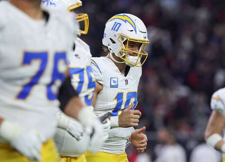 Highest paid NFL players, highest paid NFL quarterbacks