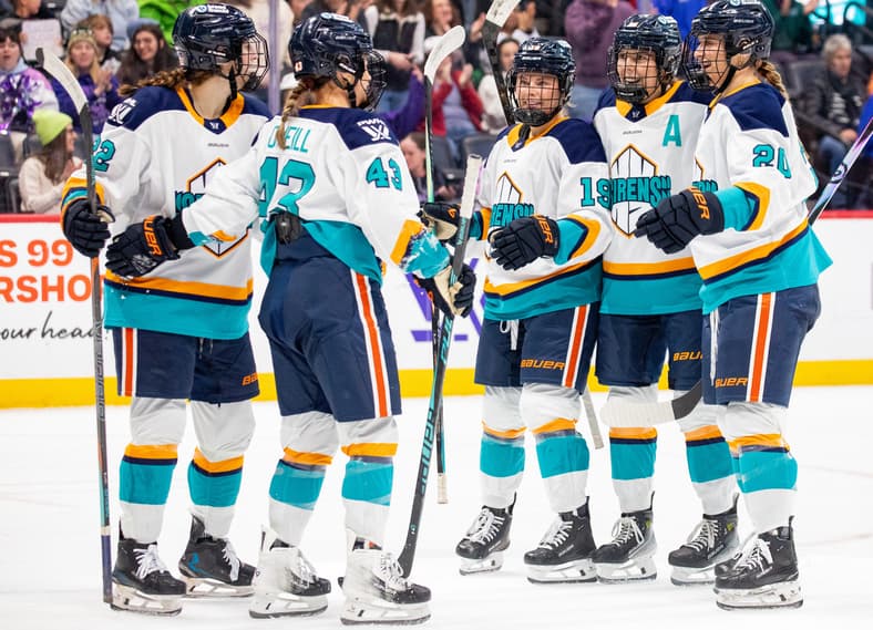 The New York Sirens celebrate after a Paetyn Levis goal cut the deficit to 4-2 against the Minnesota Frost.