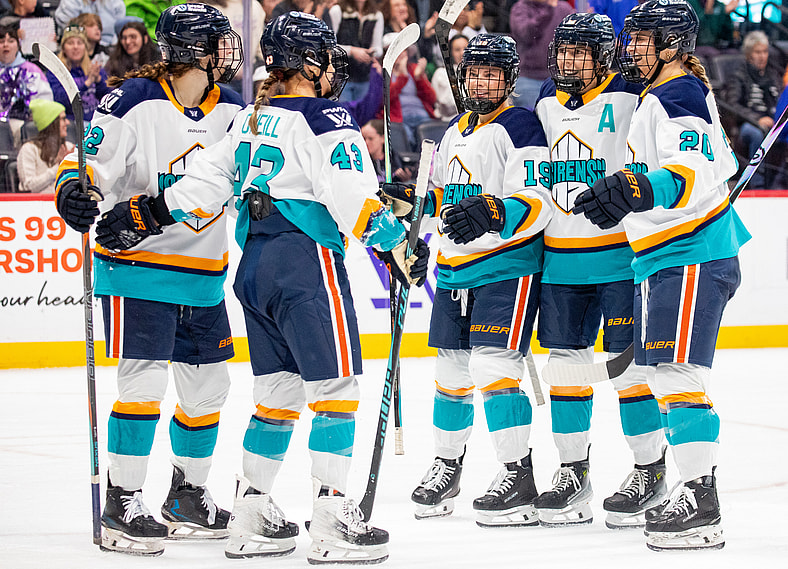 The New York Sirens celebrate after a Paetyn Levis goal cut the deficit to 4-2 against the Minnesota Frost.