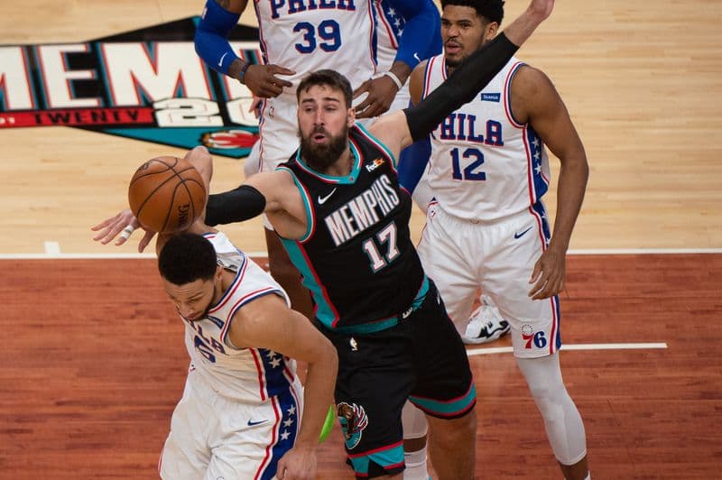Los Angeles Lakers trade for Jonas Valanciunas