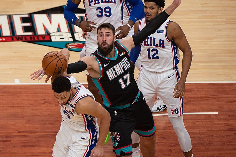 Los Angeles Lakers trade for Jonas Valanciunas