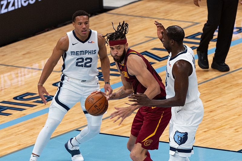 Warriors trade for JaVale McGee