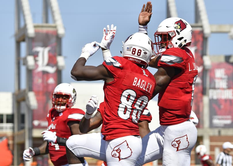 Louisville Cardinals quarterback Lamar Jackson