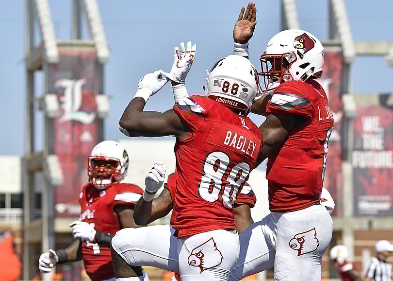 Louisville Cardinals quarterback Lamar Jackson