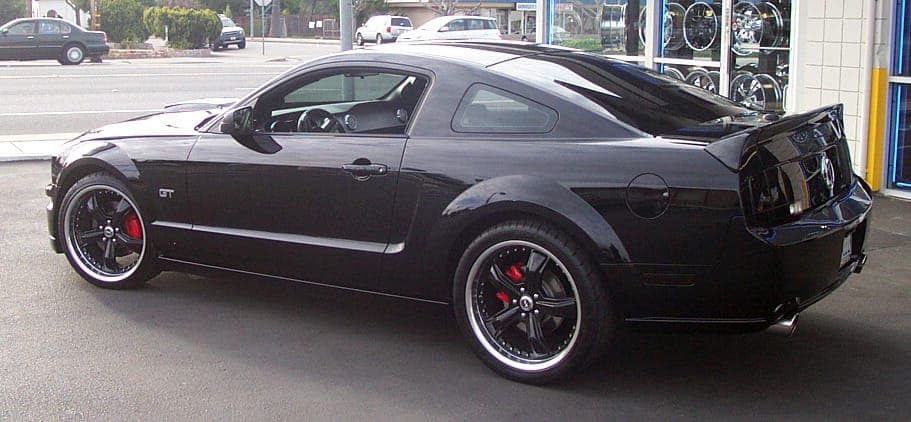 Courtesy of celebritycarz.com