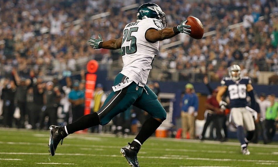 USA Today Images — Eagles running back LeSean McCoy celebrates a touchdown