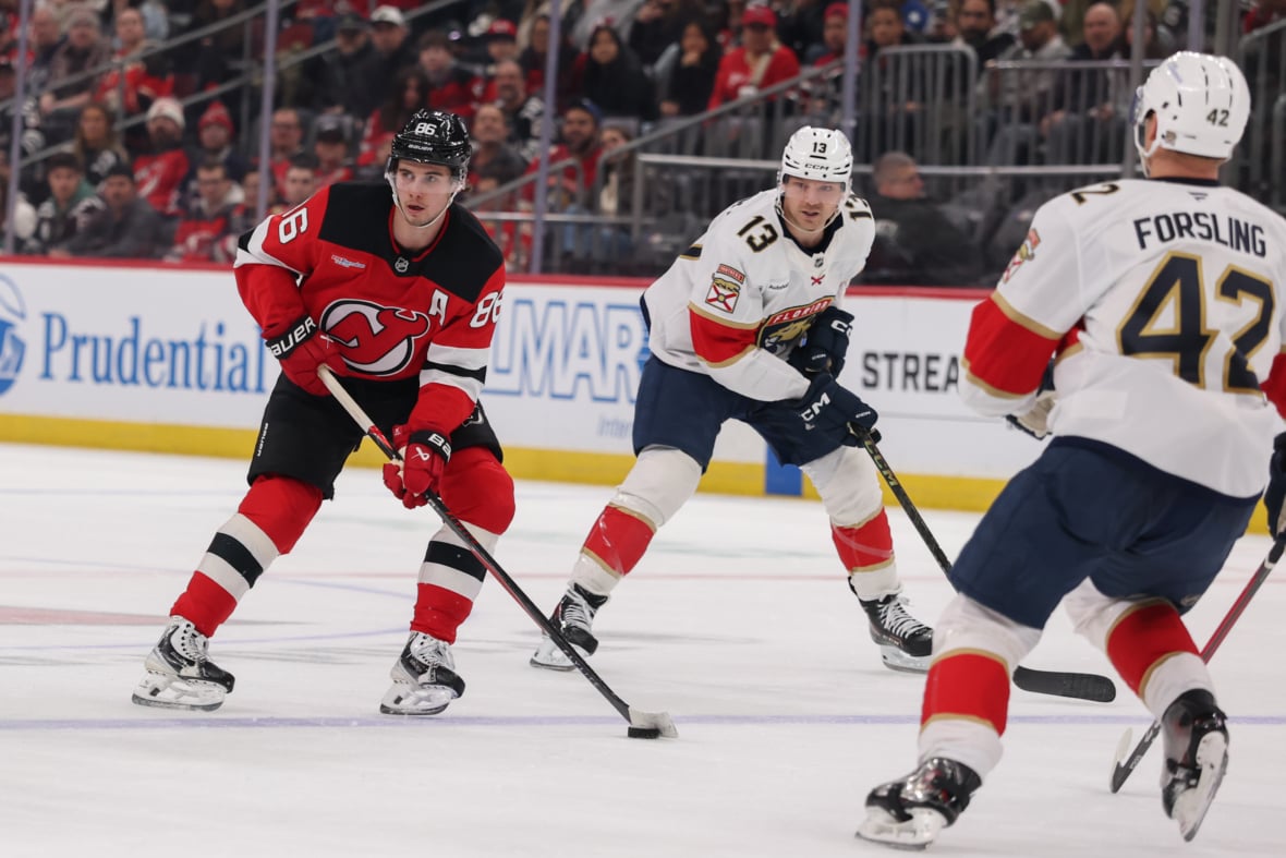 https://media.sportsnaut.com/wp-content/uploads/2026/03/NHL-Florida-Panthers-at-New-Jersey-Devils-28392341-1180x787.jpg