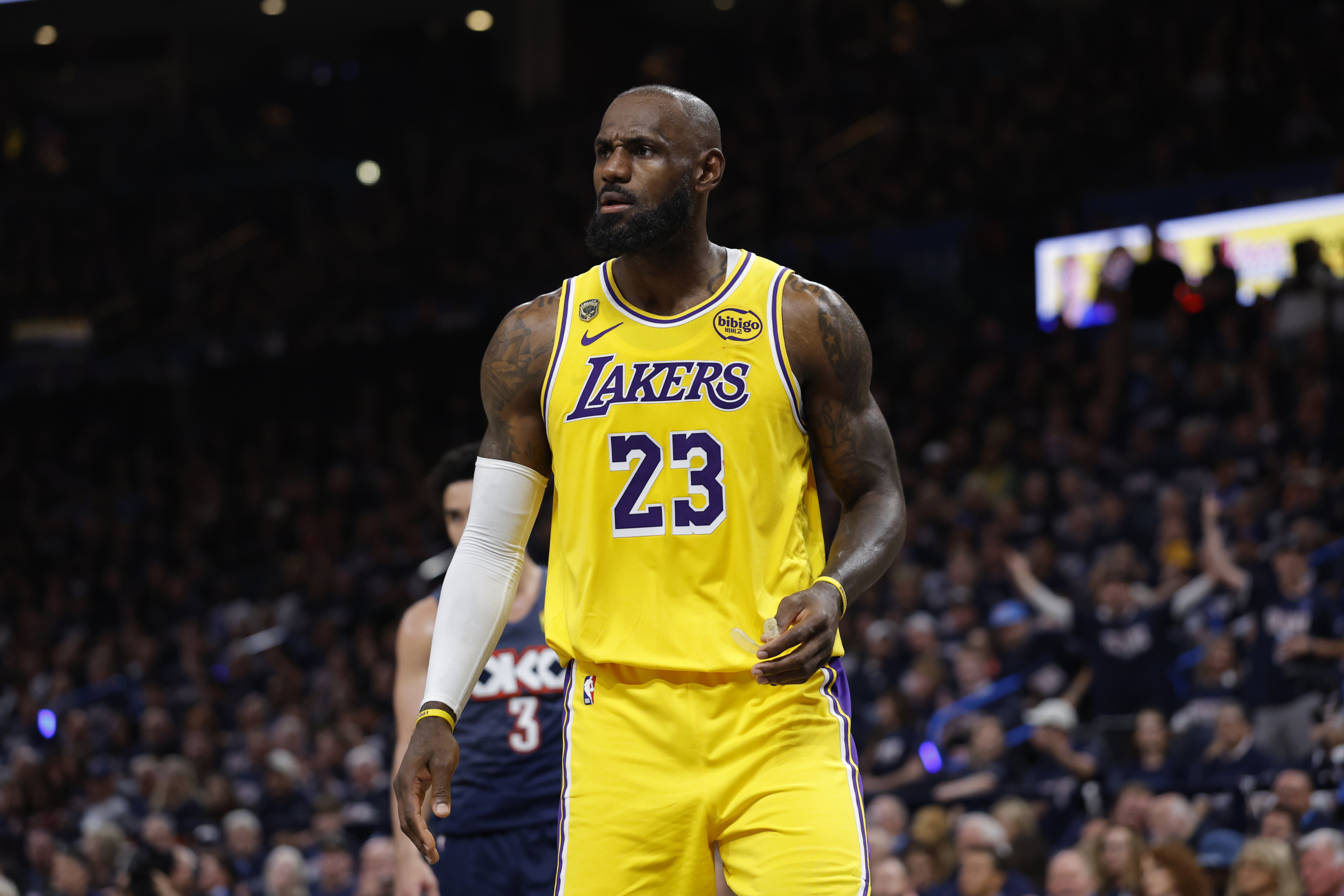 Inside LeBron James' Locker Room Tension With the Los Angeles Lakers